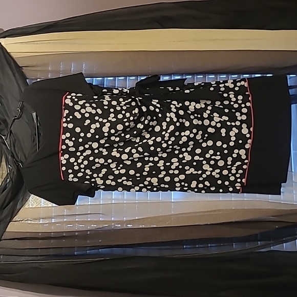 Pre-loved Black and white polka-dot dress.  Size 16W - Picture 3 of 4